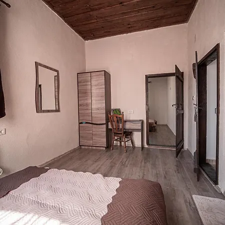 светулките Fireflies Pensiune Borintsi