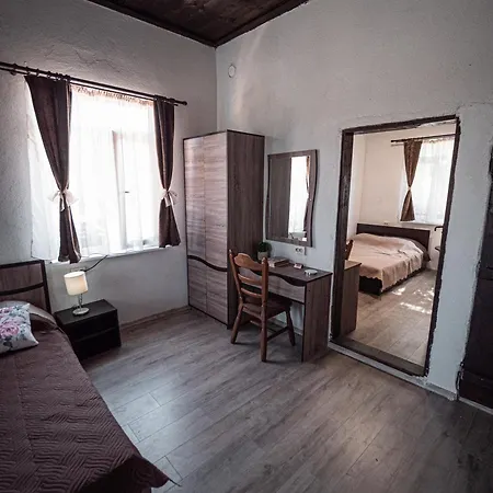 светулките Fireflies Pensionat 4*