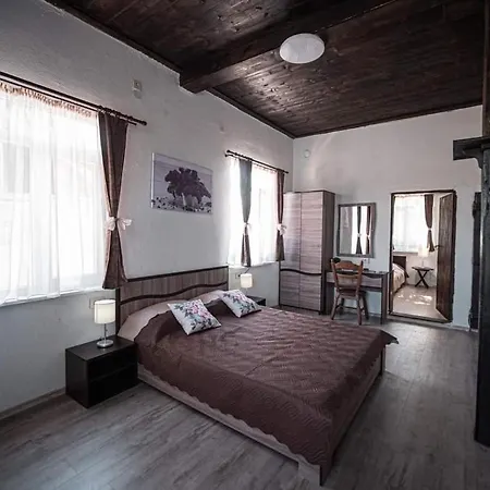 светулките Fireflies 招待所